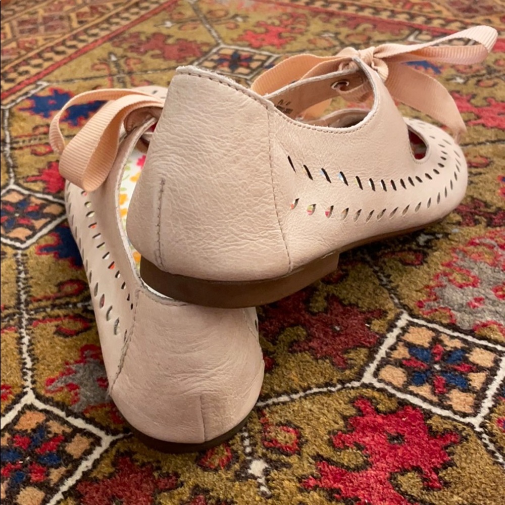 EUC Blush Leather Flat - Picture 5 of 9